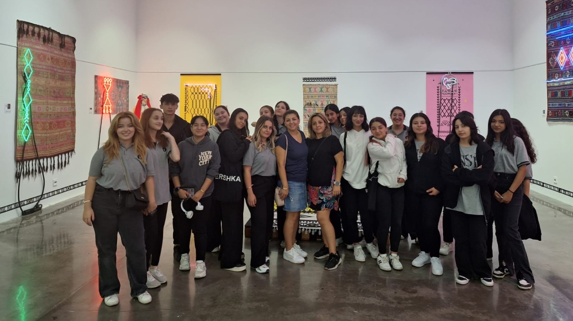 Moda Tasarım Teknolojileri Öğrencilerimiz Uluslararası Tekstil Bienali'ni Ziyaret Etti